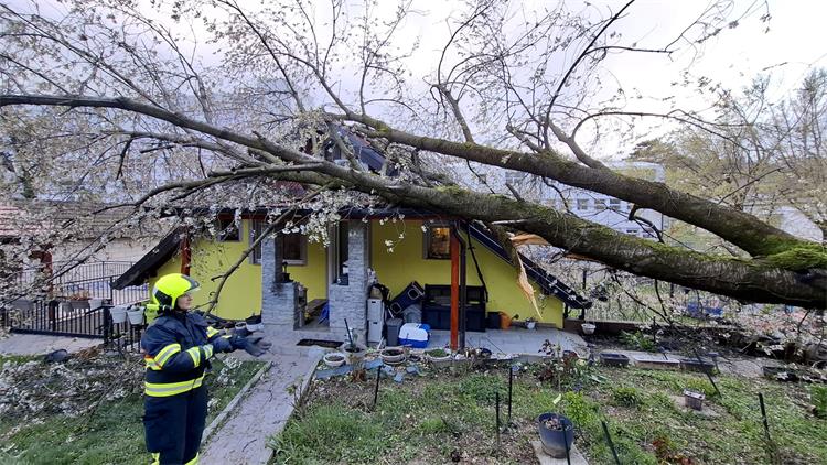 Slika /slike/Intervencije nevrijeme Zagreb (5).jpg